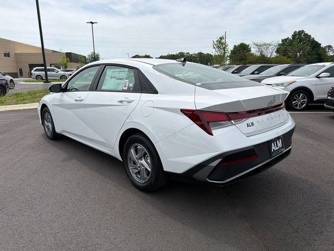 New 2026 Hyundai Elantra SE FWD image 8