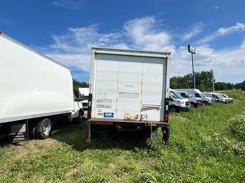 Used 2017 Ford E-450 and Econoline 450 Super Duty w/ Power Windows & Locks Group RWD image 6
