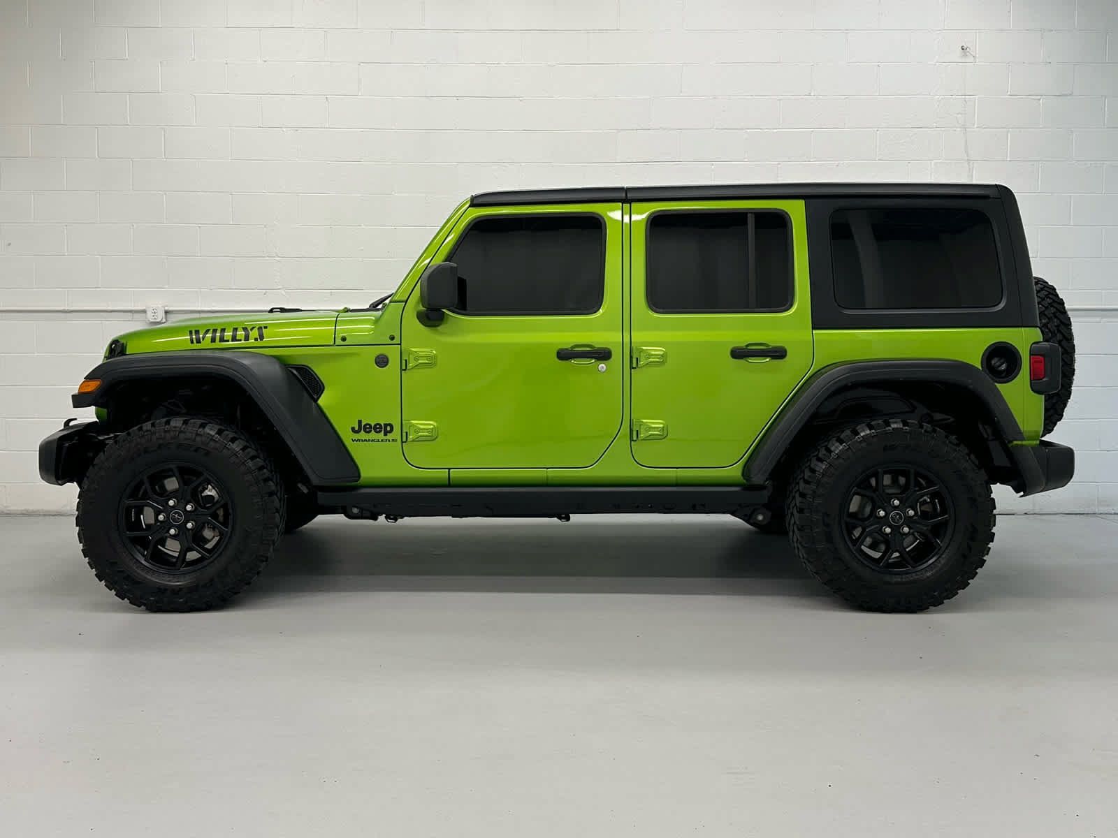 Used 2025 Jeep Wrangler Unlimited Sport AWD/4WD image 3