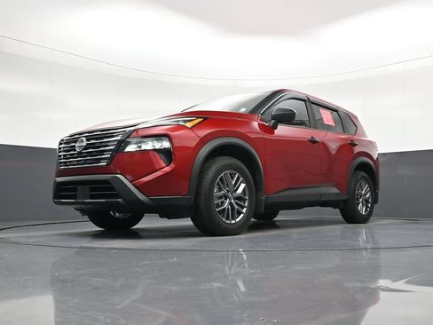 Used 2025 Nissan Rogue S FWD image 21