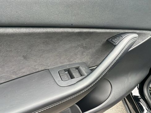 Used 2021 Tesla Model Y Long Range image 15