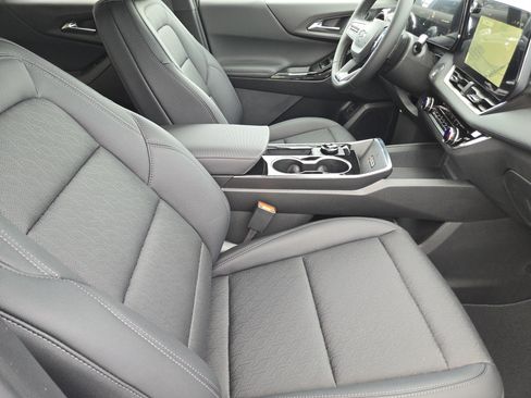 New 2026 Chevrolet Equinox LT w/ Convenience Package II FWD image 10
