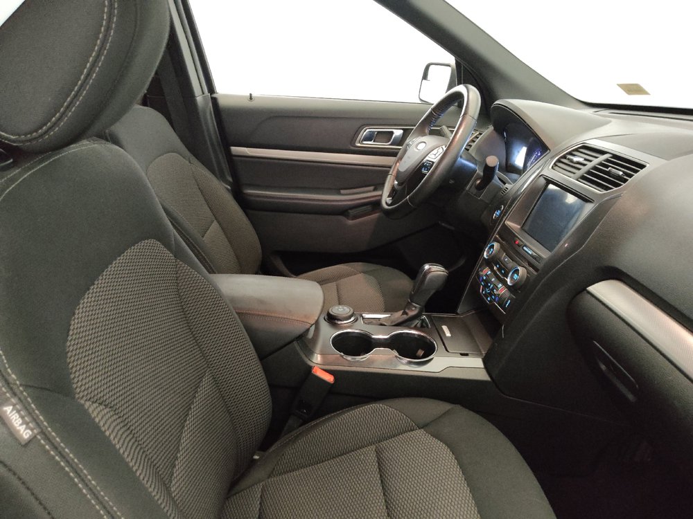 Used 2018 Ford Explorer XLT w/ Equipment Group 201A AWD/4WD image 21