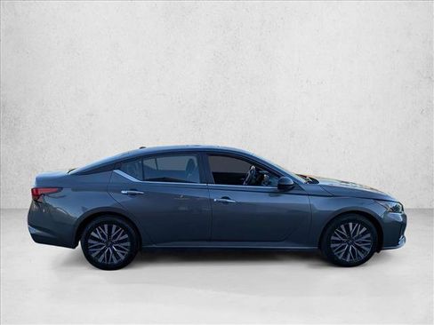 Used 2024 Nissan Altima 2.5 SV image 4