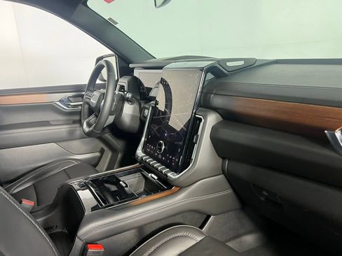 Used 2025 GMC Yukon Denali image 33