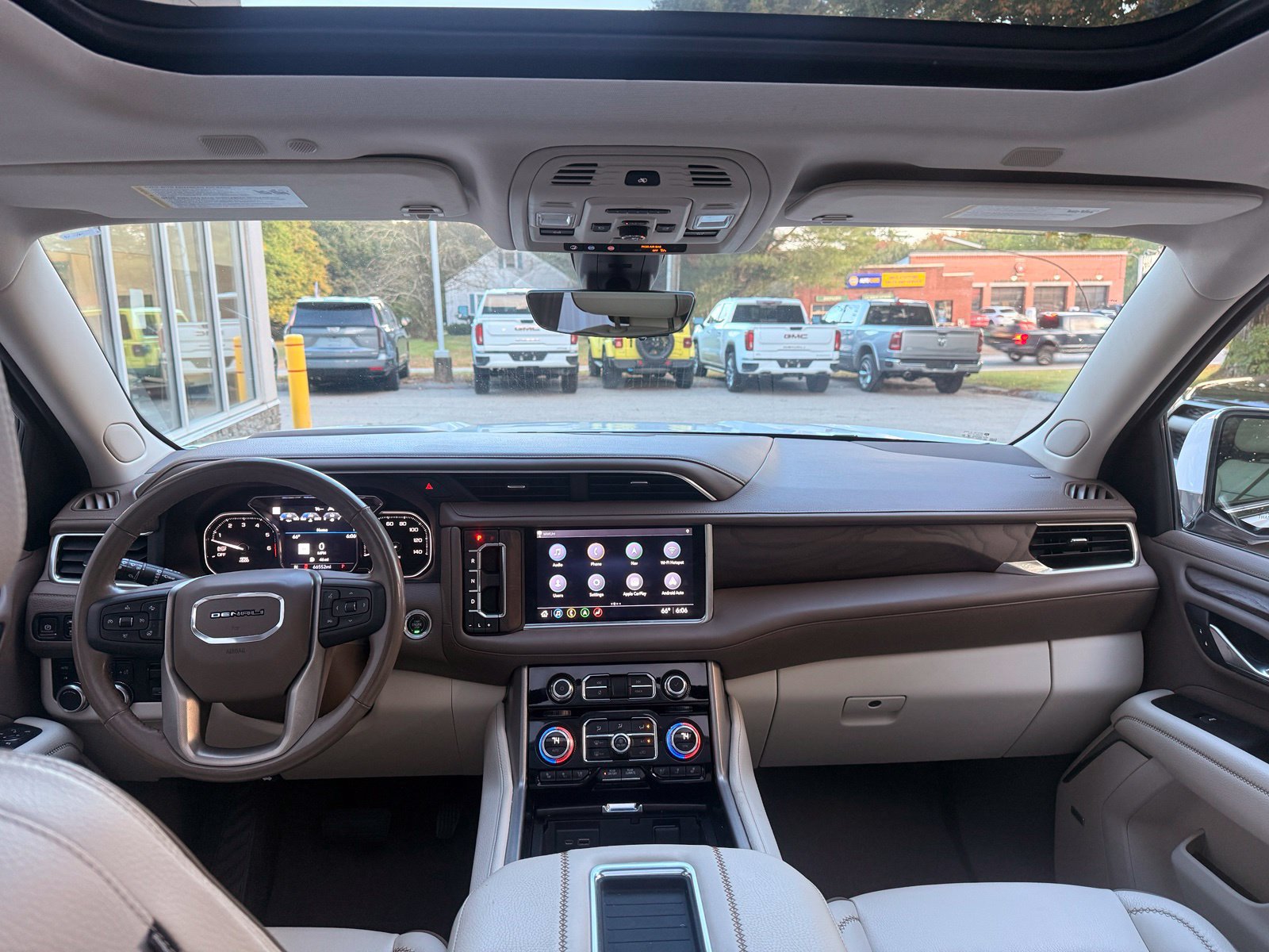 Used 2021 GMC Yukon Denali w/ Denali Premium Package AWD/4WD image 22