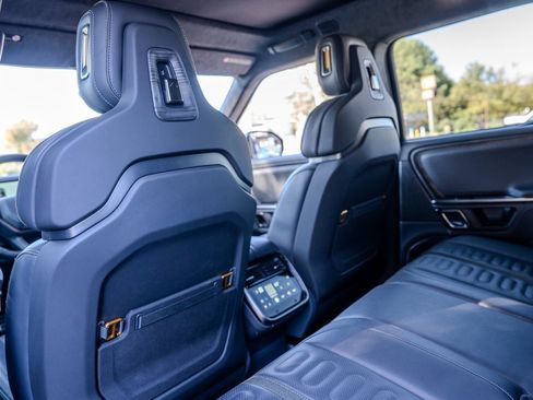 Used 2022 Rivian R1T Adventure image 21