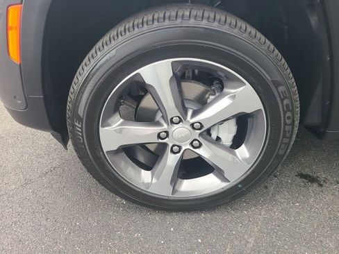 New 2025 Jeep Grand Cherokee Limited w/ Luxury Tech Group II image 9