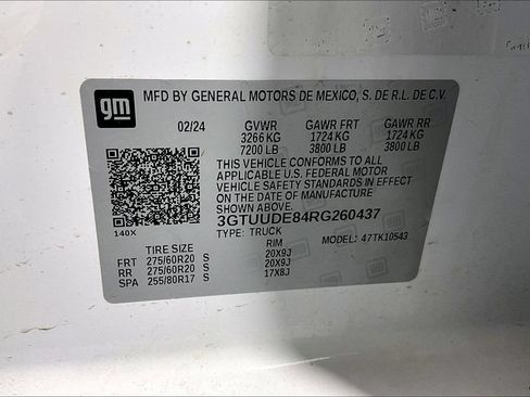 Used 2024 GMC Sierra 1500 SLT w/ SLT Premium Plus Package AWD/4WD image 32