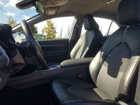 Used 2023 Toyota Camry SE image 10