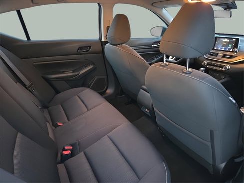 Used 2024 Nissan Altima 2.5 SV image 14