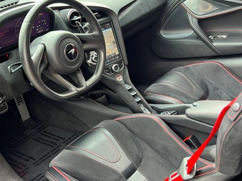 Used 2022 McLaren 720S Performance RWD image 2