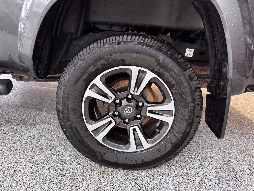 Used 2019 Toyota Tacoma TRD Sport w/ Technology Package AWD/4WD image 15