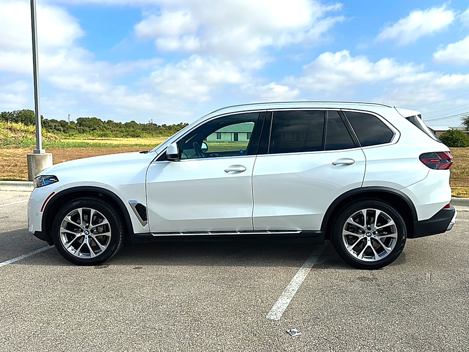 Used 2024 BMW X5 xDrive40i w/ Premium Package AWD/4WD image 5