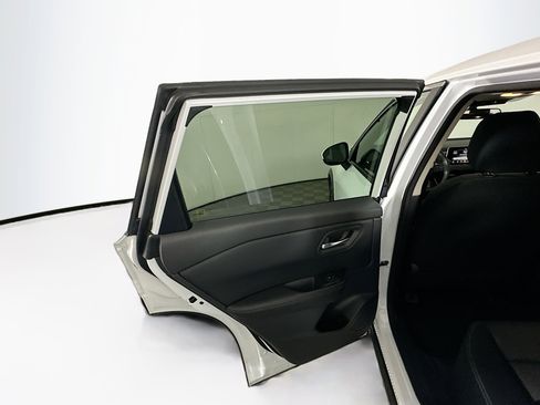 Used 2025 Nissan Rogue SV image 25