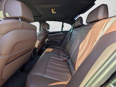 Used 2023 BMW M550i xDrive w/ Dynamic Handling Package image 21