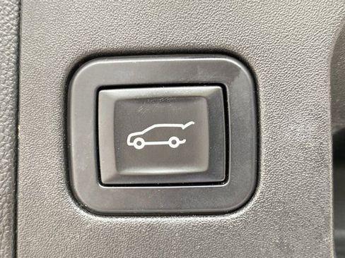 Used 2018 Cadillac XT5 Luxury w/ Driver Awareness Package image 7