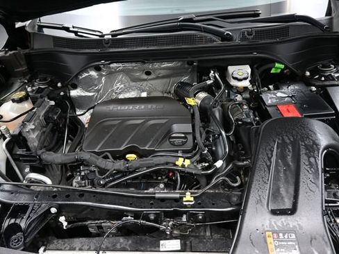 Used 2025 Chevrolet Trax LT FWD image 31