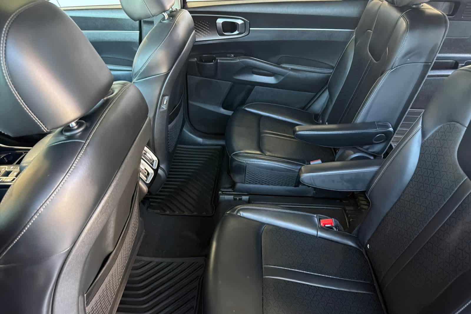 Used 2022 Kia Sorento EX w/ Panoramic Sunroof Package AWD/4WD image 4