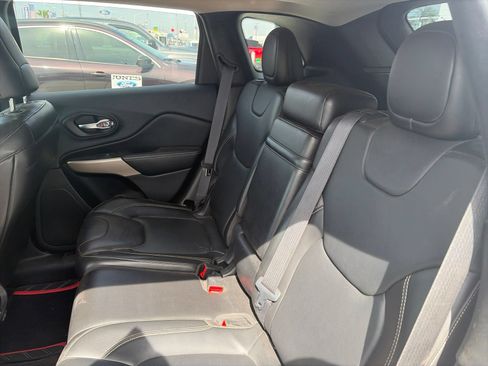 Used 2018 Jeep Cherokee Limited AWD/4WD image 13
