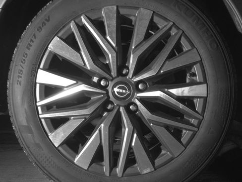 Used 2025 Nissan Altima 2.5 SV image 15