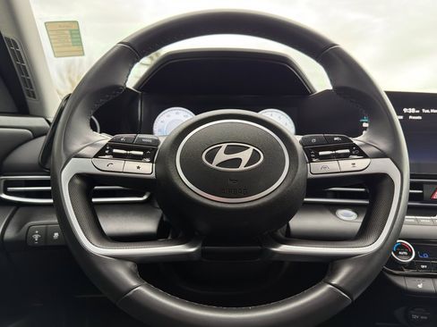 Used 2025 Hyundai Elantra SEL FWD image 23