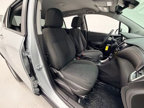 Used 2022 Chevrolet Trax LS w/ Tint and Cruise Package image 28