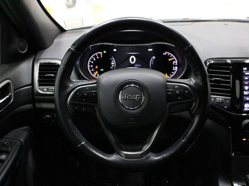 Used 2019 Jeep Grand Cherokee Laredo image 25