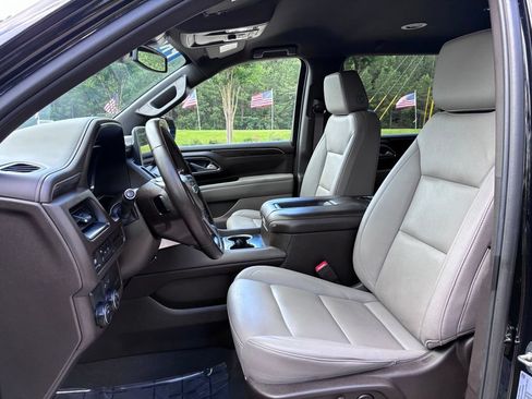 Used 2024 Chevrolet Suburban LT RWD image 21