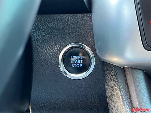 Certified 2017 Toyota Highlander Limited FWD image 26