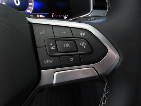 New 2025 Volkswagen Taos SE image 15