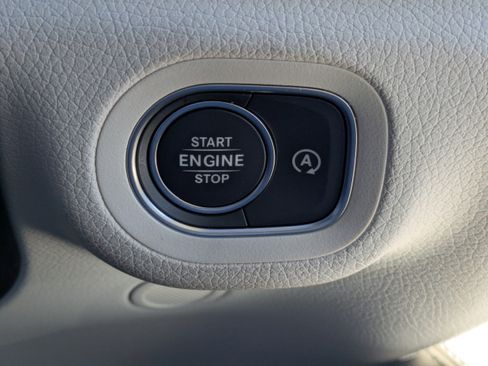 Used 2026 Mercedes-Benz GLS 450 4MATIC image 33