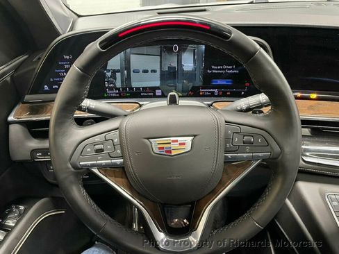 Used 2024 Cadillac Escalade Premium Luxury Platinum image 17