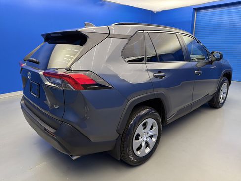 Used 2019 Toyota RAV4 LE FWD image 7