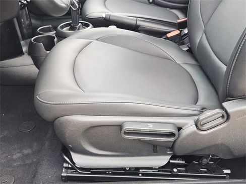 Used 2022 MINI Cooper 2-Door Hardtop image 17