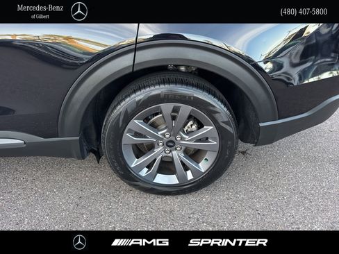 Used 2022 Ford Explorer XLT w/ Equipment Group 202A image 8