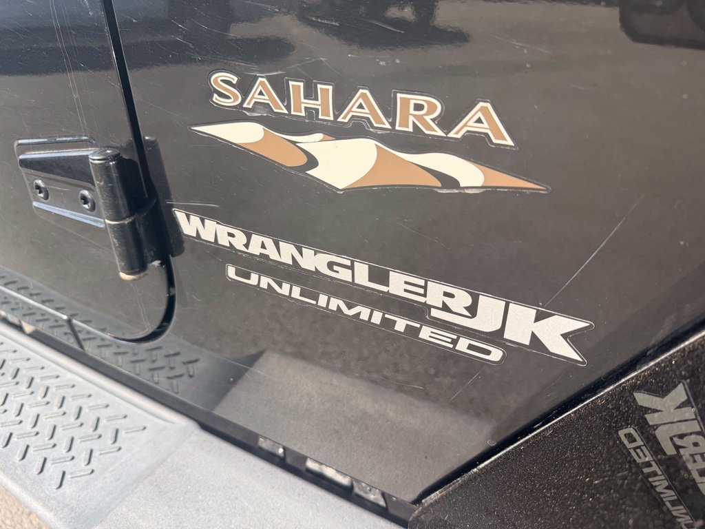 Used 2018 Jeep Wrangler Unlimited Sahara AWD/4WD image 11