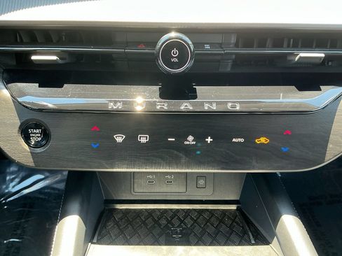 Used 2025 Nissan Murano SV AWD/4WD image 22
