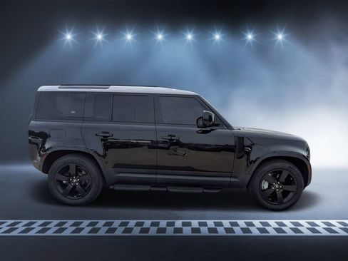 Used 2021 Land Rover Defender 110 SE AWD/4WD image 2