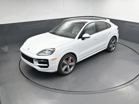 Certified 2026 Porsche Cayenne S image 33