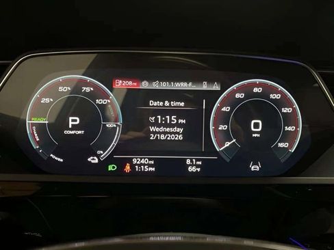 Used 2024 Audi Q8 e-tron Prestige w/ Prestige Package image 9