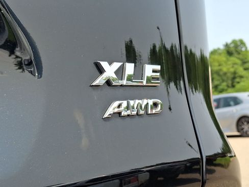 Used 2020 Toyota RAV4 XLE Premium AWD/4WD image 35