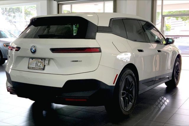 Used 2024 BMW iX xDrive50 AWD/4WD image 6