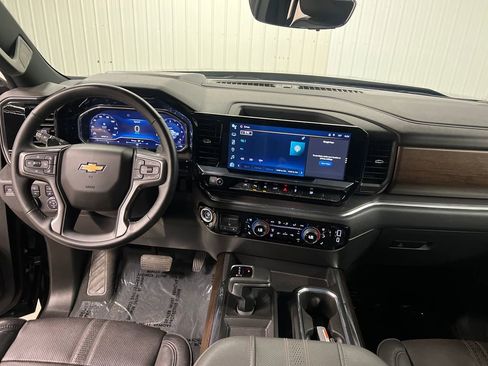 Certified 2024 Chevrolet Silverado 1500 High Country w/ Technology Package AWD/4WD image 17