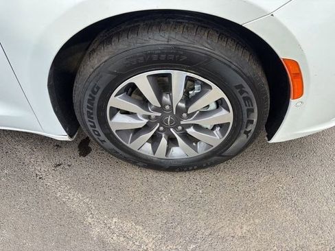 Used 2022 Chrysler Pacifica Touring-L w/ Uconnect Theater Family Group image 45