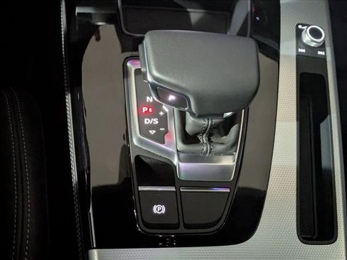 Certified 2025 Audi Q5 2.0T Premium Plus image 11