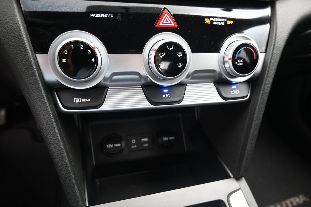 Used 2019 Hyundai Elantra SE w/ Cargo Package FWD image 17