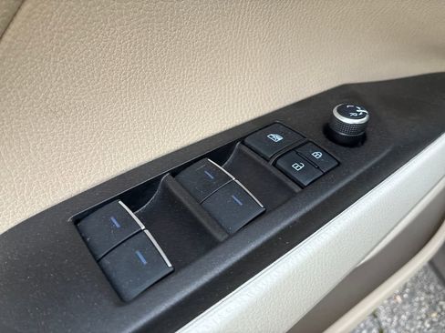 Used 2021 Toyota Camry XLE image 11