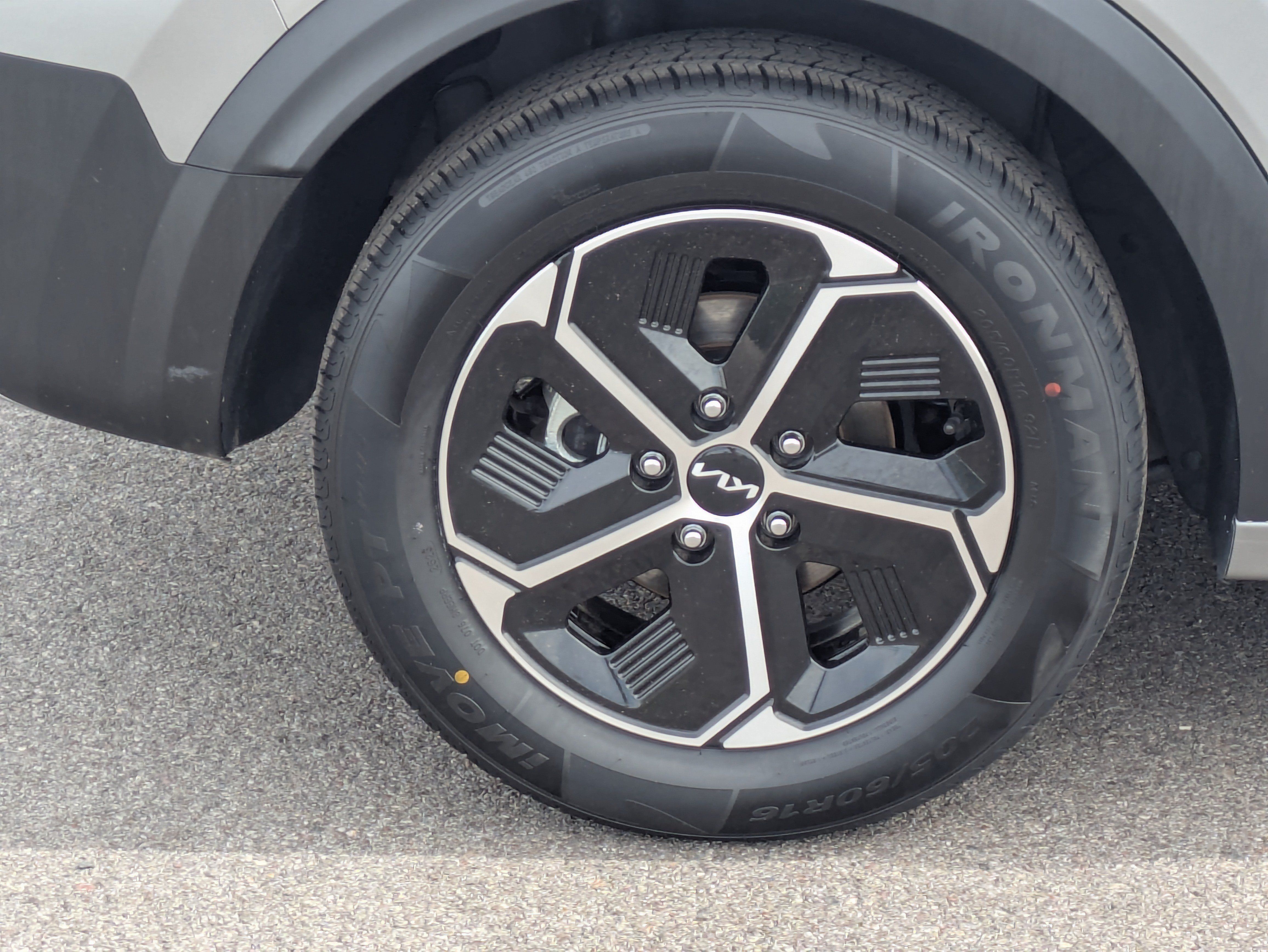 Certified 2025 Kia Niro LX FWD image 9