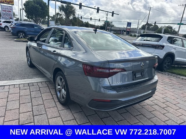 Certified 2024 Volkswagen Jetta SE w/ Panoramic Sunroof Package FWD image 9